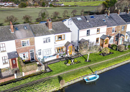 Canal Bank, New Lane, Burscough, L40