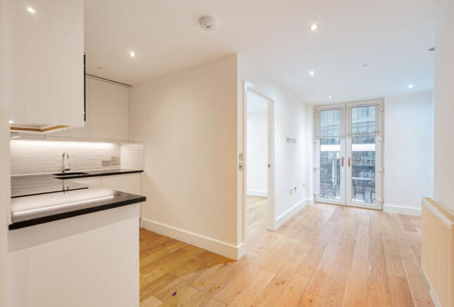 1380618-8-6911ebb...