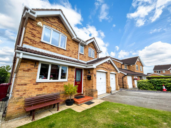Stunning Executive 4-Bedroom Family Home with Cou