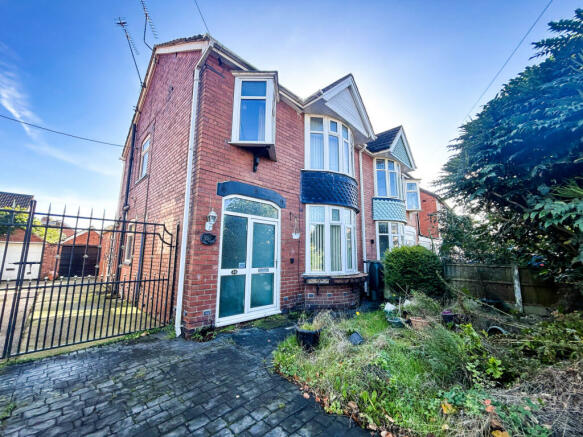 Charming Three-Bedroom Semi-Detached Home on Mapl