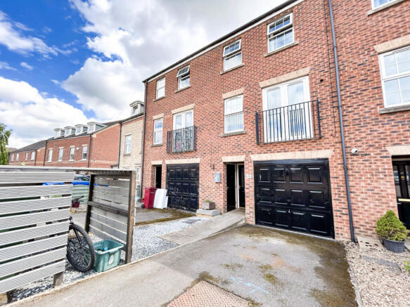 Spacious Four-Bedroom Family Home in Desirable La