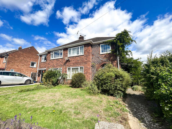 Spacious Three-Bedroom Semi-Detached Home on Gene