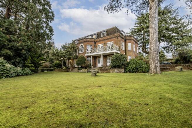 Davidson Frost-Wellings, DFW, Wellington House, Ay