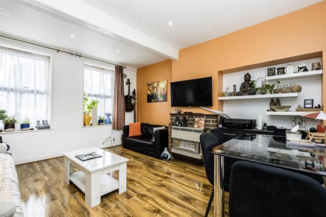 Davidson Frost-Wellings, DFW, Kenmore Road, Front.