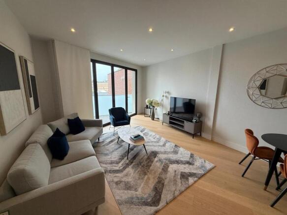 Davidson Frost-Wellings, DFW Finchley Road, Living