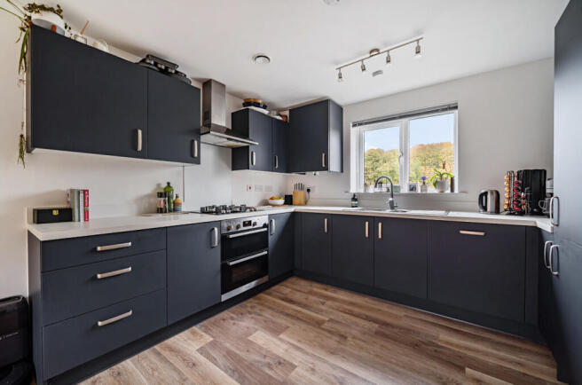 1372227-16-690218...