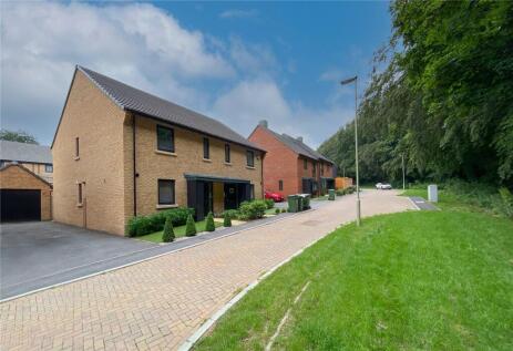 Fairway Road, Basingstoke, RG24