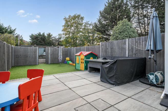 1372705-5-68ff9b6...