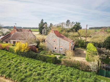 Chain Free Cottage with Uninterrupted Views Over North Norfolk’s Unspoilt Countryside in East Beckham