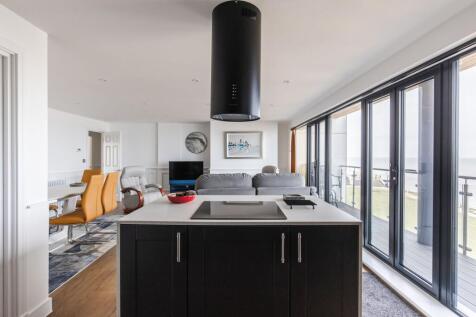 An Exceptional Third-Floor Apartment Offering Breath-Taking Panoramic Views. Chain Free in Sheringham