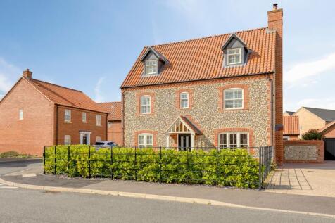 A Stylish Contemporary Home in the Heart of Holt
