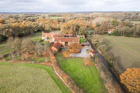 A Standout Chain-Free Barn Conversion in the Desirable Village of Alby