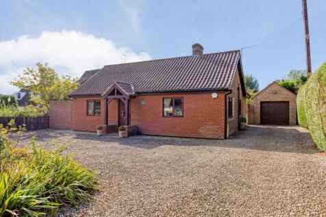 A Welcoming Bungalow Overlooking Aldborough Village Green