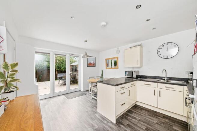 KITCHEN/DINING
