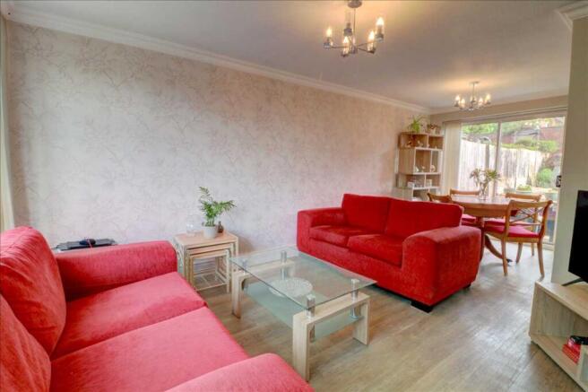 LOUNGE/DINER
