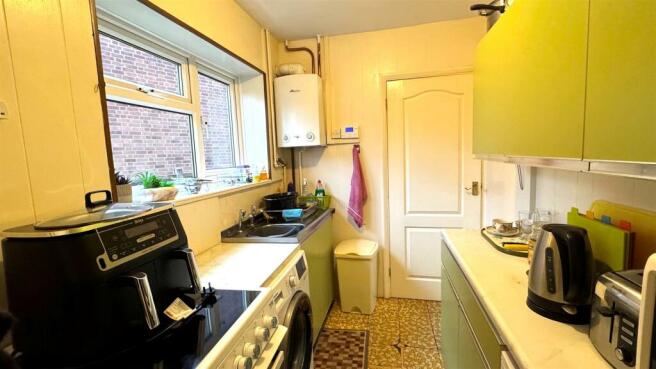 Kitchen (2).jpg