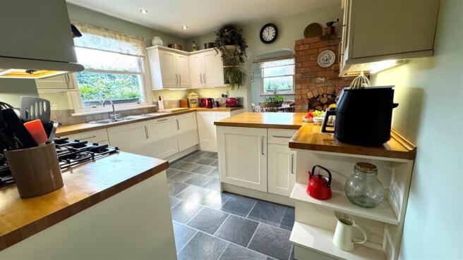 Kitchen (1).jpg