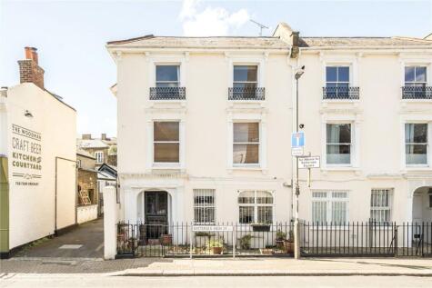 Battersea High Street, Battersea Square