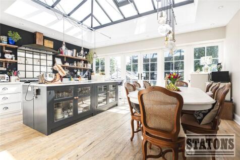 Lynton Mead, Totteridge, London, N20