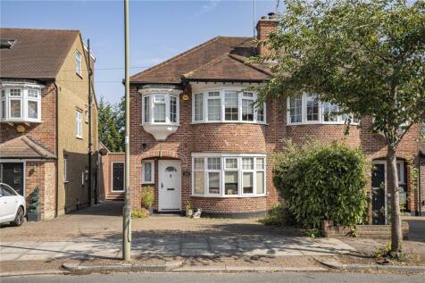 Lynton Mead, Totteridge, London, N20