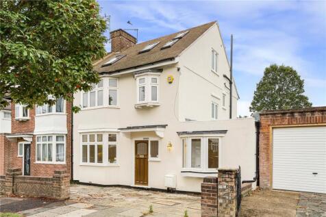 Queens Avenue, London, N20