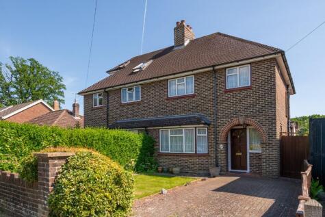 Avenue Gardens, Horley, RH6 