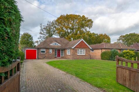 Cheyne Walk, Horley, Surrey, RH6