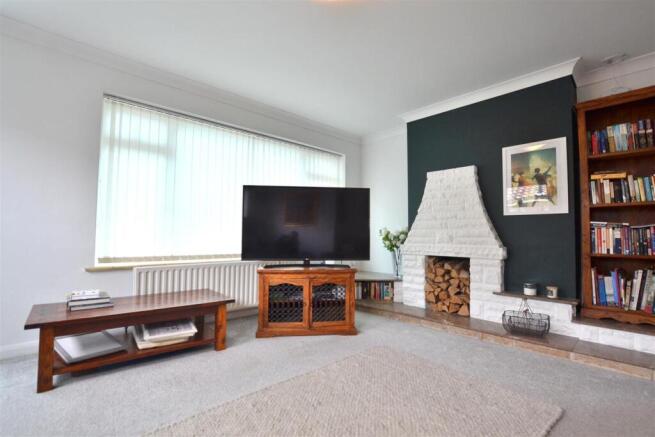 Livingroom 3 .JPG