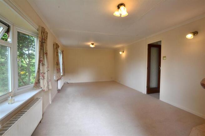 Living, Dining Room 1.JPG