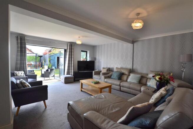 Living Room 1.JPG