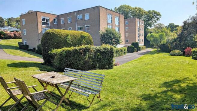 Lilliput Court