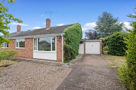 13 Peachley Gardens, Lower Broadheath, Worcester. WR2 6QS