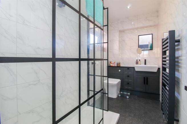 SHOWER ROOM/W.C.