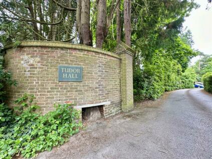 Camberley - 2 bedroom flat for sale