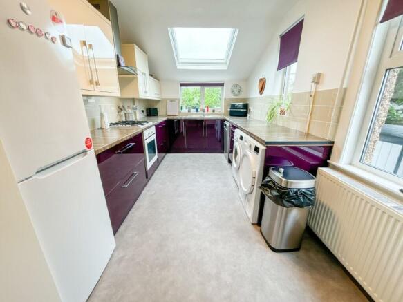 KITCHEN BREAKFAST ROOM