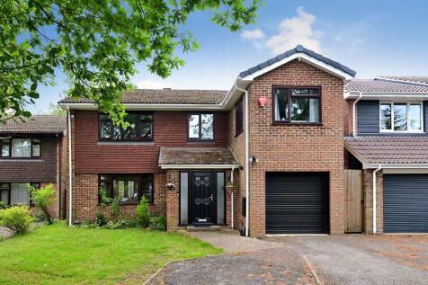 Manor Park Drive, Yateley, Hampshire, GU46