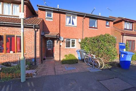 Fallowfield, Yateley, Hampshire, GU46