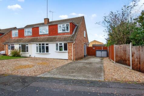 Michaelmas Close, Yateley, Hampshire, GU46