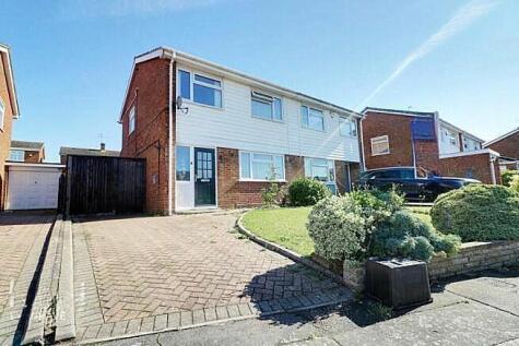 Redgrave Gardens, Bramingham, Luton, Bedfordshire, LU3 3QN