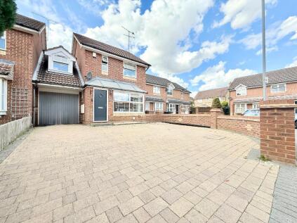 Cresswell Gardens, Barton Hills, Luton, Bedfordshire, LU3 4EX