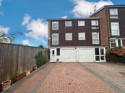 Trowbridge Gardens, Old Bedford Road Area, Luton, Bedfordshire, LU2 7JY