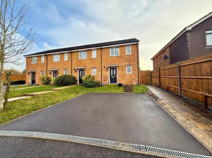 Dray Gardens, Warden Hills, Luton, Bedfordshire, LU3 3FF