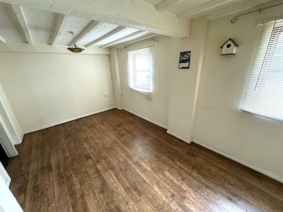 PARTICULARLY LOUNGE