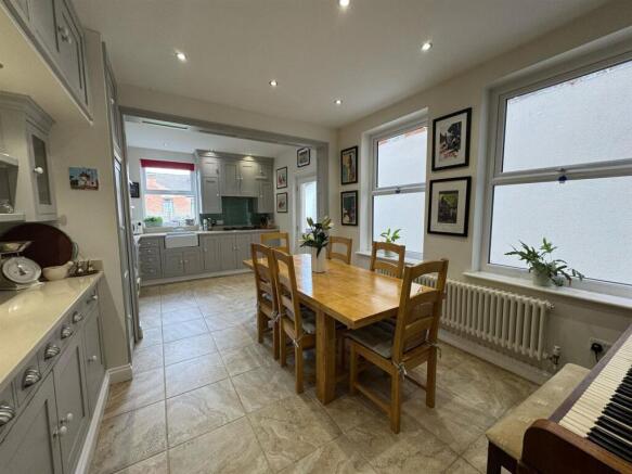 LIVING KITCHEN