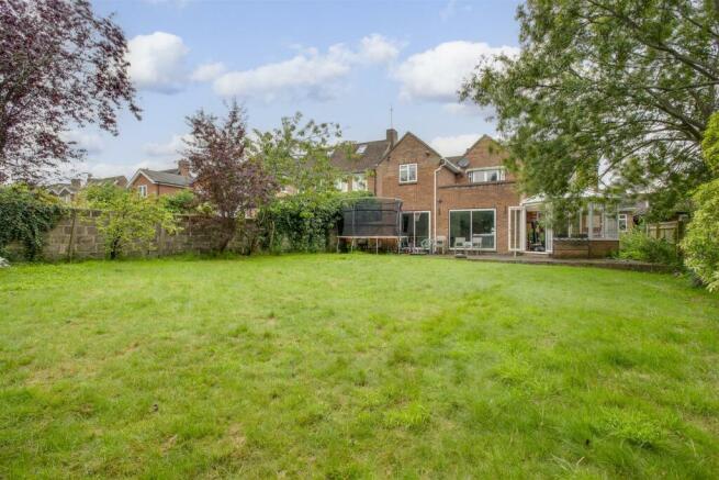 3 Rupert Avenue, HP12 3NL-18.jpg