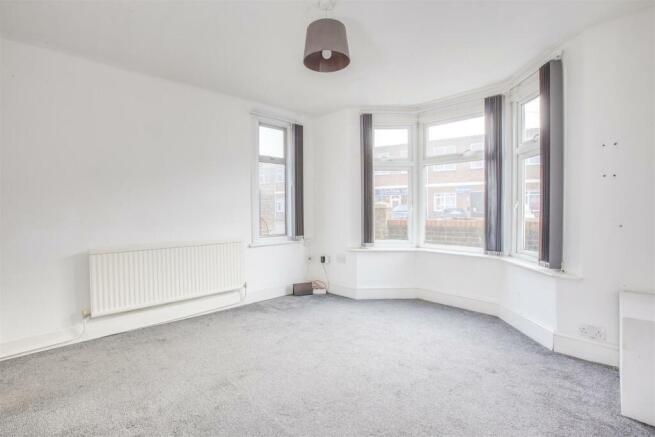 7 Victoria Street, HP11 2LU-4.jpg