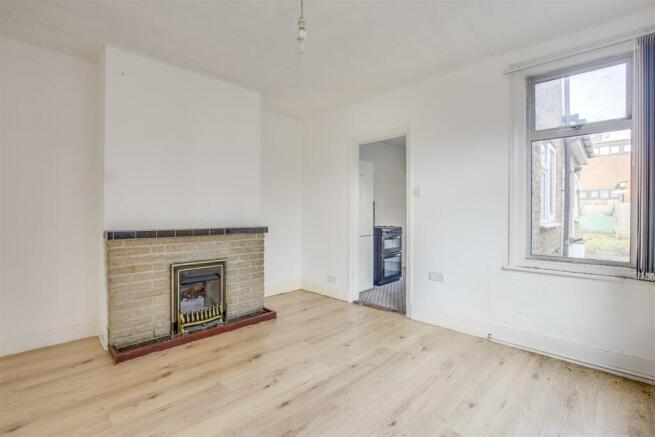 7 Victoria Street, HP11 2LU-6.jpg