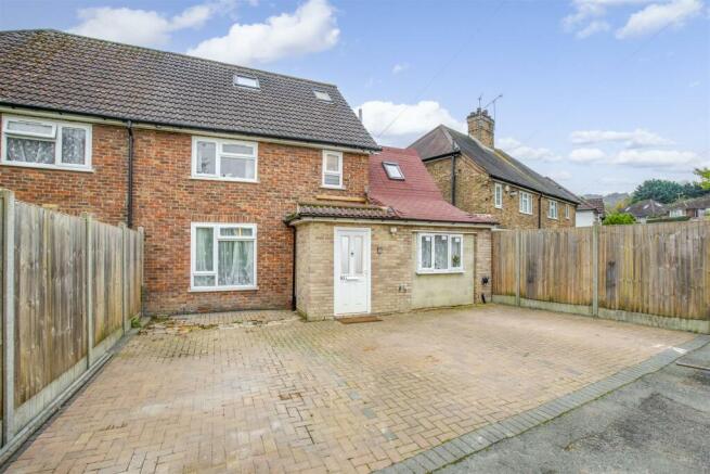 93 Beech Road, HP11 1SW-16.jpg