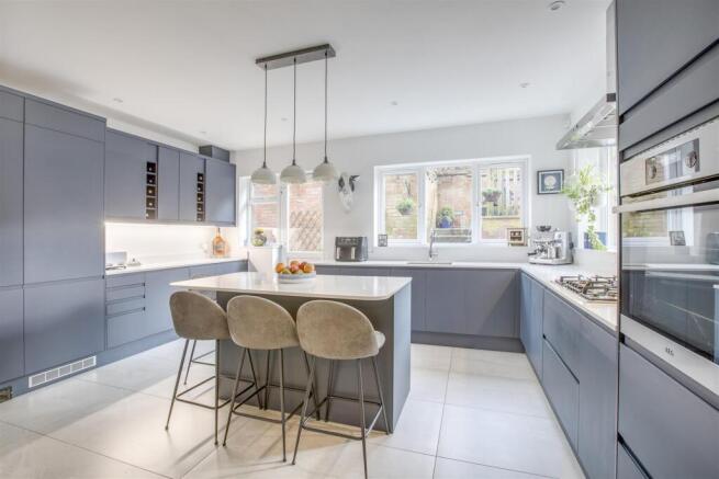 8 Westover Road, HP13 5HY-11.jpg