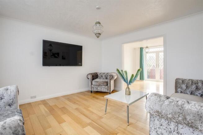 143 Whitelands Road, HP12 3EN-6.jpg